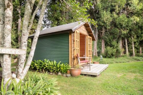 Tui Ridge Eco Cabins in Aongatete