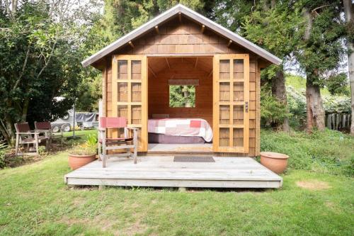 Tui Ridge Eco Cabins in Aongatete