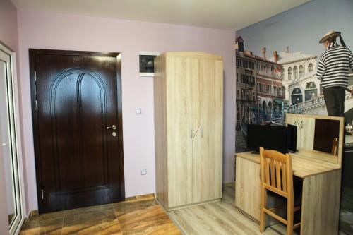 Meatsa Hotel - image 9
