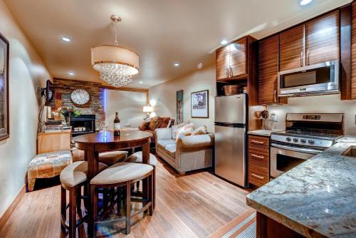 Studio Condo 318 in Historic Frisco at Cedars Lodge - image 6