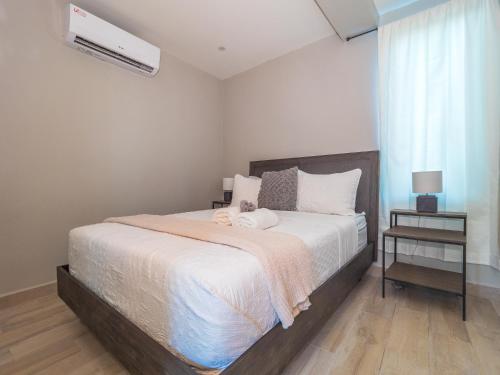 Newly Renovated 8 Bedroom Ocean Front Villa with Pool