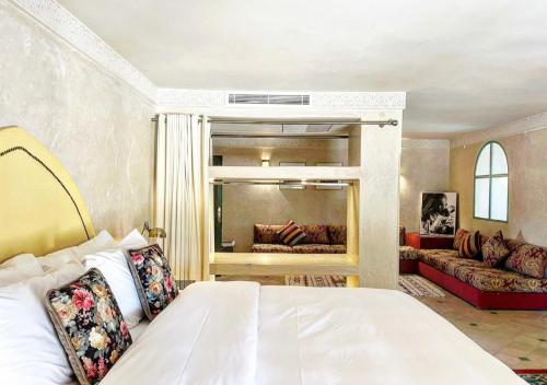 Deluxe Suite image 3