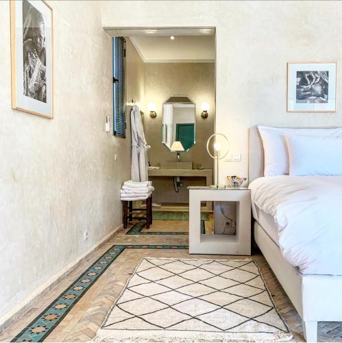 Deluxe Double or Twin Room image 3