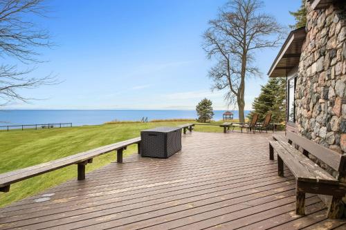 Lakefront House by Michigan Waterfront Luxury Properties in Norton Shores, USA
