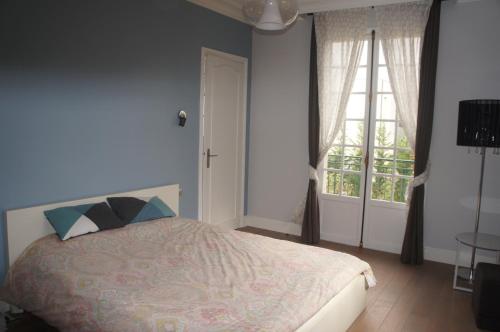 Large quiet house, 5min from train station (RER A) in Houilles