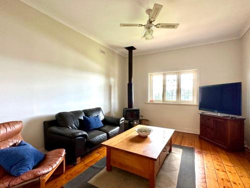 Cherry Blossom Cottage - Beechworth-Getaways