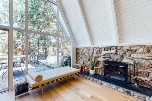 Arrow Frame in Lake Arrowhead, USA