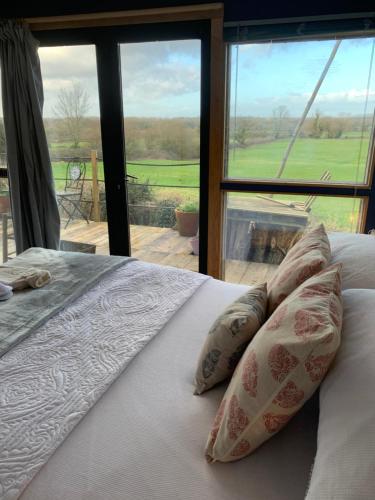 Countryside Garden Summer House in Compton Bassett