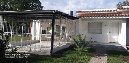 . Casa hasta 10 personas.