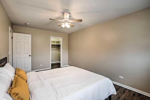 Guestroom, Arlington Heights Townhome 33 Mi to Chicago in Arlington Heights (IL)