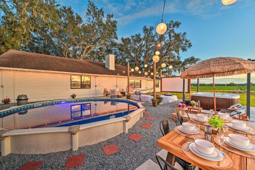 Plant City Home and Guest House with Outdoor Pool! in Plant City (Florida)