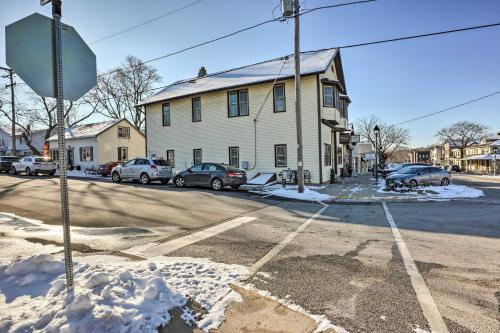 Cozy Delafield Apartment - Walk to Lake! in Delafield