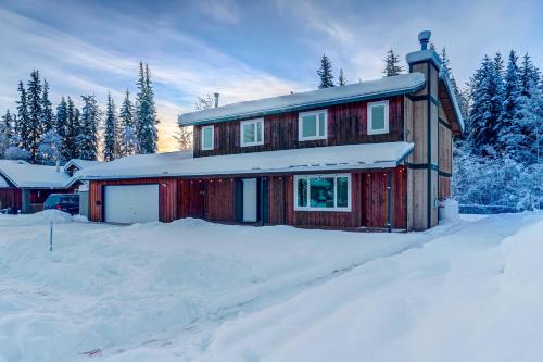 Northern Bliss House with Mountain Views!