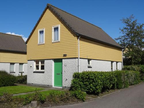  Holiday Home in Zeeland near the Sea in Wemeldinge