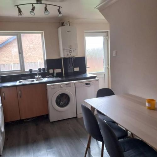 hamilton 3 bedrooms 10 minutes from city centre