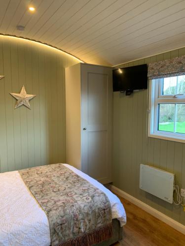 Barfield Shepherds Hut