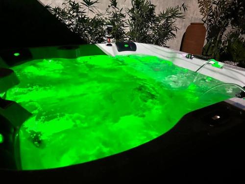 Seafront OnCall - private jacuzzi with 4 cozy bedrooms, San Juan (Foto 6)