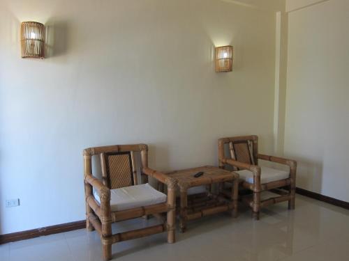 Squares Cafe and Apartments Room Type - Deluxe Double Room