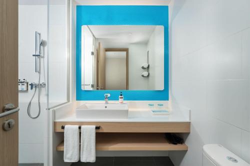 room detail thumbnail 2