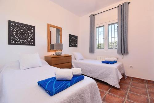 المرافق, Familia by Aguilarent in Ambolo