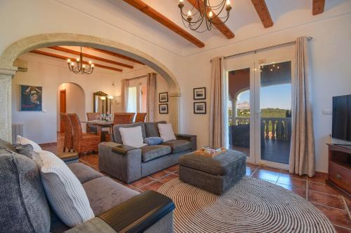 Familia by Aguilarent in Ambolo