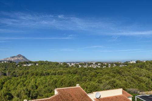 المرافق, Familia by Aguilarent in Ambolo