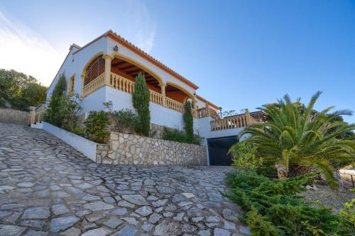 مدخل, Familia by Aguilarent in Ambolo