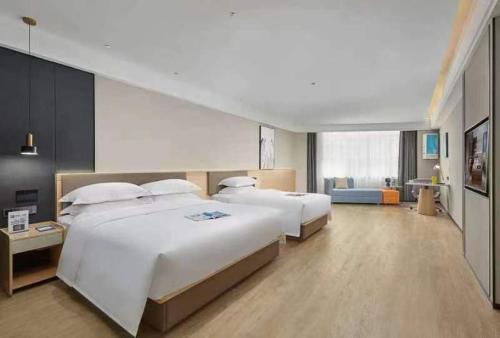 1 queen bed, 1 double bed