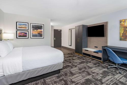 La Quinta Inn & Suites by Wyndham South Bend near Notre Dame - image 10