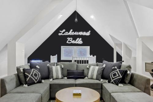 The Lakewood Belle: Family Friendly Home 10 minutes to Downtown!, Cleveland