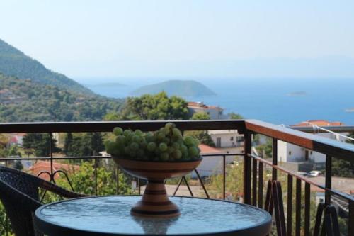 Demie and George Ηouse Demie and George Ηouse