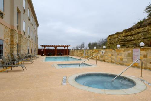 Baymont Inn & Suites by Wyndham Glen Rose