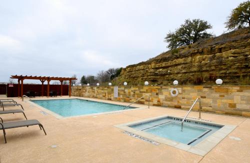 Baymont Inn & Suites by Wyndham Glen Rose