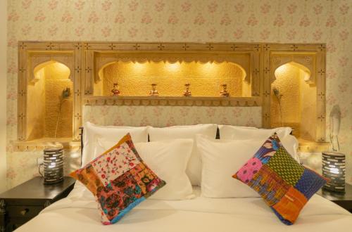 Deluxe Double or Twin Room image 4