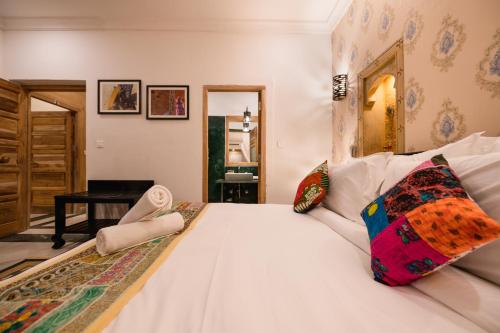 Deluxe Double or Twin Room image 3