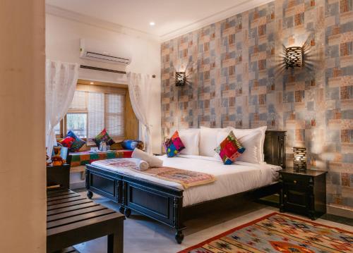 Deluxe Double or Twin Room with Balcony image 7