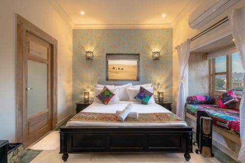 Deluxe Double or Twin Room with Balcony image 8