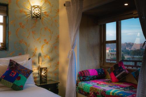 Deluxe Double or Twin Room with Balcony image 3