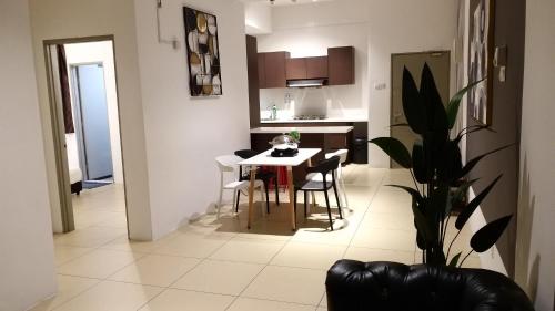 Misty Wonderland Cameron Next to Night Market 9 PAX