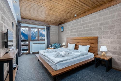 Alpine Lounge Kazbegi - Hotel - Stepantsminda