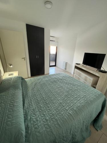 Departamento B° Guemes con cochera