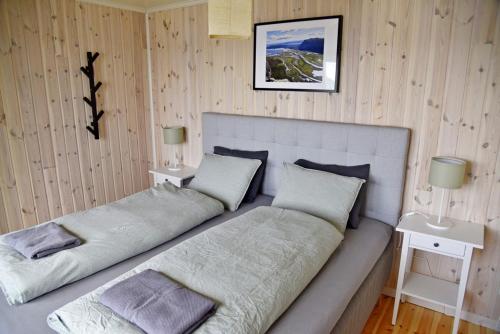 Lakeside cottage in Lapland with great view in Skaulo