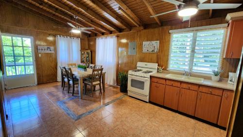 Køkken, Palm's Bohemian House with Private Pool in Aguada