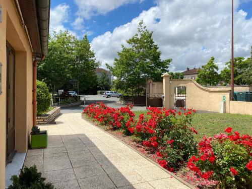 Kyriad Direct Roanne Hôtel & Restaurant - image 2