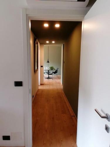 Arona 03 centralissimo ampio bilocale con garage Room Type - One-Bedroom Apartment