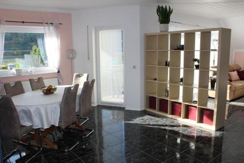 Dotări, Studio Blick ins Tal in Kamp-Bornhofen