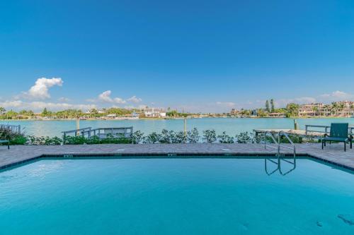 Luxurious/Brand New Oceana/Pools/HotTubs/Great location! - image 14