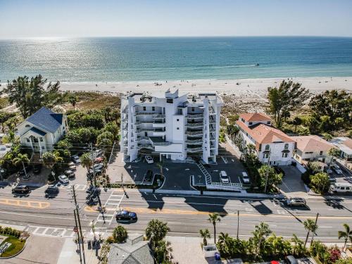 Luxurious/Brand New Oceana/Pools/HotTubs/Great location! - image 9