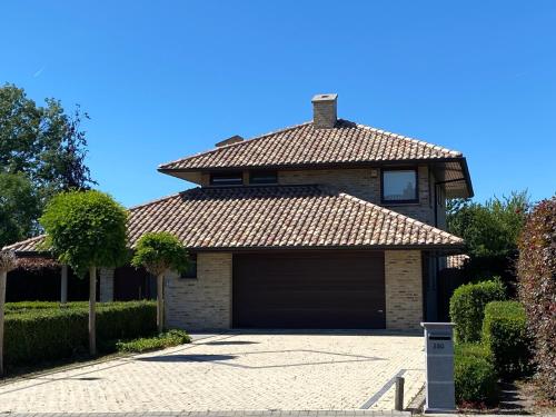 Modern Spanish Hacienda - 10km from the coast - Location saisonnière - Ichtegem