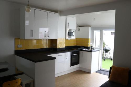 Central Worthing Holiday Home, 3 bedrooms, 600m from beach